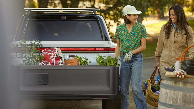 Три мотора, отличная динамика, кухонный набор и &laquo;домик на дереве&raquo;. Rivian R2 2026 предложит большой набор аксессуаров